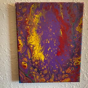 Pintura abstracta acrílica para verter y girar púrpura, amarillo y rojo imagen 5