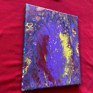 Pintura abstracta acrílica para verter y girar púrpura, amarillo y rojo imagen 3