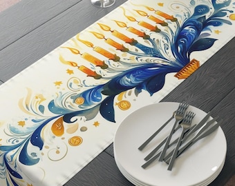 Camino de mesa de la Menorá de Hanukkah, elegante diseño de la Menorá con detalles en azul y dorado, decoración festiva judía para la celebración de Hanukkah