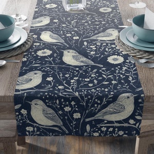 Woodland Botanical Table Runner, Vintage Bird & Floral Pattern, Nature-Inspired Dining Decor, Rustic Cottagecore for Farmhouse, Boho