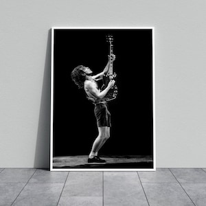 Angus Young Tribut: Klassische AC/DC Leinwand Kunst für Rock 'n Roll Enthusiasten - Druckbare Giclée Poster Druck gerahmt Leinwand Versandkostenfrei