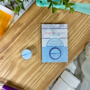 World's Okayest Apothekenhelferin Mini Acryl Pin | lustige Apotheke Apotheke Geschenke