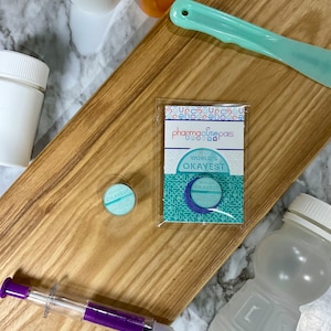 World's Okayest Apotheke Techniker Mini Acryl Pin | lustige Apotheke Apotheke Geschenke