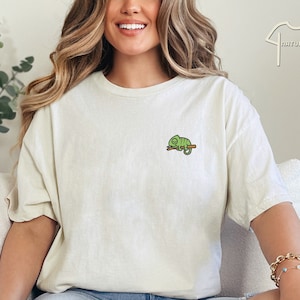 Embroidered Comma Chameleon Shirt, Iguana Comma Shirt, Reading Shirt, Funny Grammar Shirt, English Teacher Lizard Shirt, Chameleon Shirt