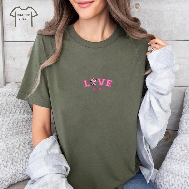 Camiseta para parejas con bordado de Stitch y ángel, camiseta personalizada para parejas, camiseta a juego de Disney, camiseta a juego de aniversario, camiseta para viaje a Disneyland. imagen 5
