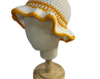 Flounced Bucket Hat in white with gold stripes - Size Large