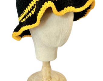 Flounced Bucket Hat in black with gold stripes - Size Large