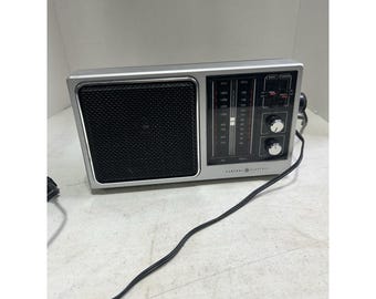 Vintage 1980s GE General Electric AM/FM Portable Radio 7-2857A