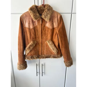 Cripple Creek Damen XL Tan Wildleder Kunstpelzbesatz Western Jacke mit Blumenprägung