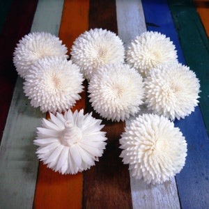 8 Chrysanthemum Sola Wood Diffuser Flowers 8 cm Dia.