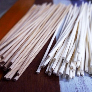 Pode incluir: Dois pacotes de varetas difusoras, um pacote é de cor madeira natural e o outro é branco.