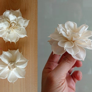 15 Dahlia No.3 Pointed Edge Sola Wood Diffuser Flowers 5cm Dia. with options of rope or wire rope