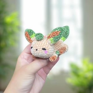 Leafeon Inspired Crochet Keychain – Handmade Leaf Fox Plush Charm – Cute Amigurumi Bag Accessory – Kawaii Gamer Gift for Her and Him