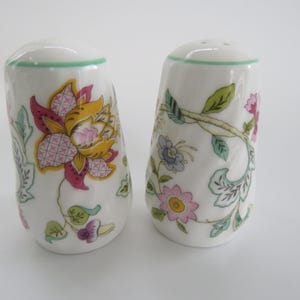 Salt and Pepper Pot: Minton Haddon Hall, Green Edge. Made in England