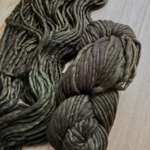 Hilo Malabrigo Rasta Verde Oliva – Lana Merino Súper Gruesa, Teñida a Mano