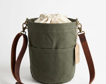Knitting Project bag w pockets (medium), customized knitting project bag, craft supply/tool PLUS handmade stitch marker