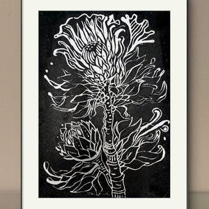 Stampa Linoleografia Protea – Inchiostro Nero su Carta Bianca A3 – Arte Botanica Stampata a Mano – Arte Murale Natura Monocromatica – Edizione Limitata