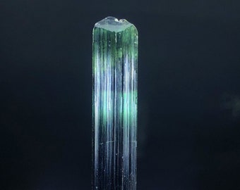 ブルーキャップトルマリンクリスタル アルバイト付き アフガニスタン産のアルバイト入り天然ブルーキャップトルマリン