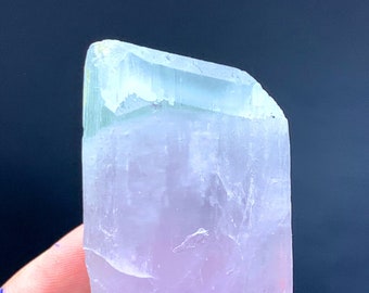 バイカラークンツァイト結晶標本：V字型終端原石（309 g） - Etsy 日本