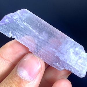 Beëindigd roze Kunzite Crystal, Kunzite Mineral, Kunzite Specimen, Kunzite Gemstone, Raw Kunzite, Kunzite Stone uit Afghanistan