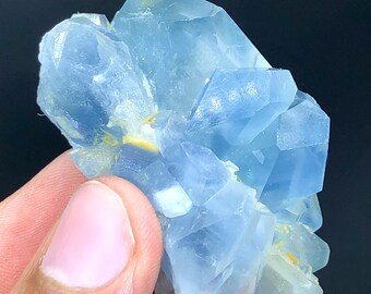 方解石を含むブルーセレスティンクリスタル。 183カラットの天然希少ブルーセレスチンクリスタルクラスターと方解石