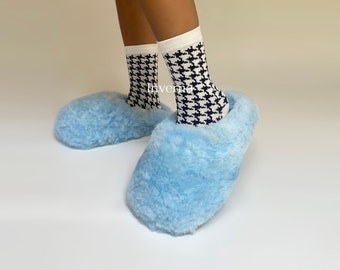 Peruvian Alpaca Unisex fur slippers “Nubecitas” baby blue  —Fluffy winter slippers — Luxury home slippers — Handmade by Peruvian artisans