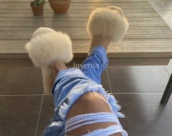 Peruvian Alpaca Unisex fur slippers “Pompones” beige —Fluffy winter slippers — Cozy luxury home slippers — Handmade by Peruvian artisans