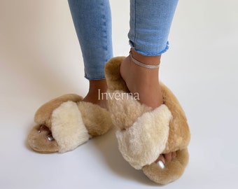 Peruvian Alpaca fur slippers “Cruzadas” beige and brown —Fluffy winter slippers — Cozy luxury home slippers — Handmade by Peruvian artisans