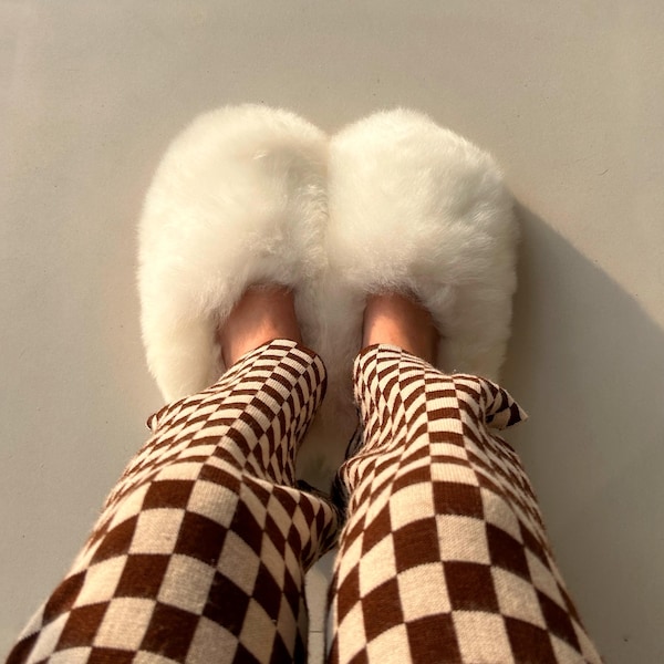 Luxury Alpaca fur mules “Nubecitas” - Fluffy slides - Cozy luxury home slippers - Handmade by Peruvian artisans - Made to order