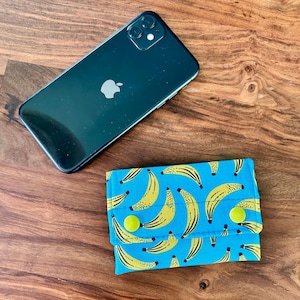 Cartera delgada con doble cierre a presión - Serie Frutas de Verano - Plátanos Azules y Amarillos - BESU - Tarjetero de Regalo de Algodón Hecho a Mano