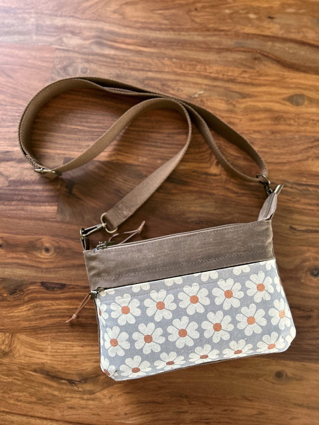 Starburn Mini Crossbody Zipper Bag With Integrated Wallet Pecan Brown