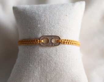 Pulsera de macramé hecha a mano, joyería bohemia amarillo mostaza con dije