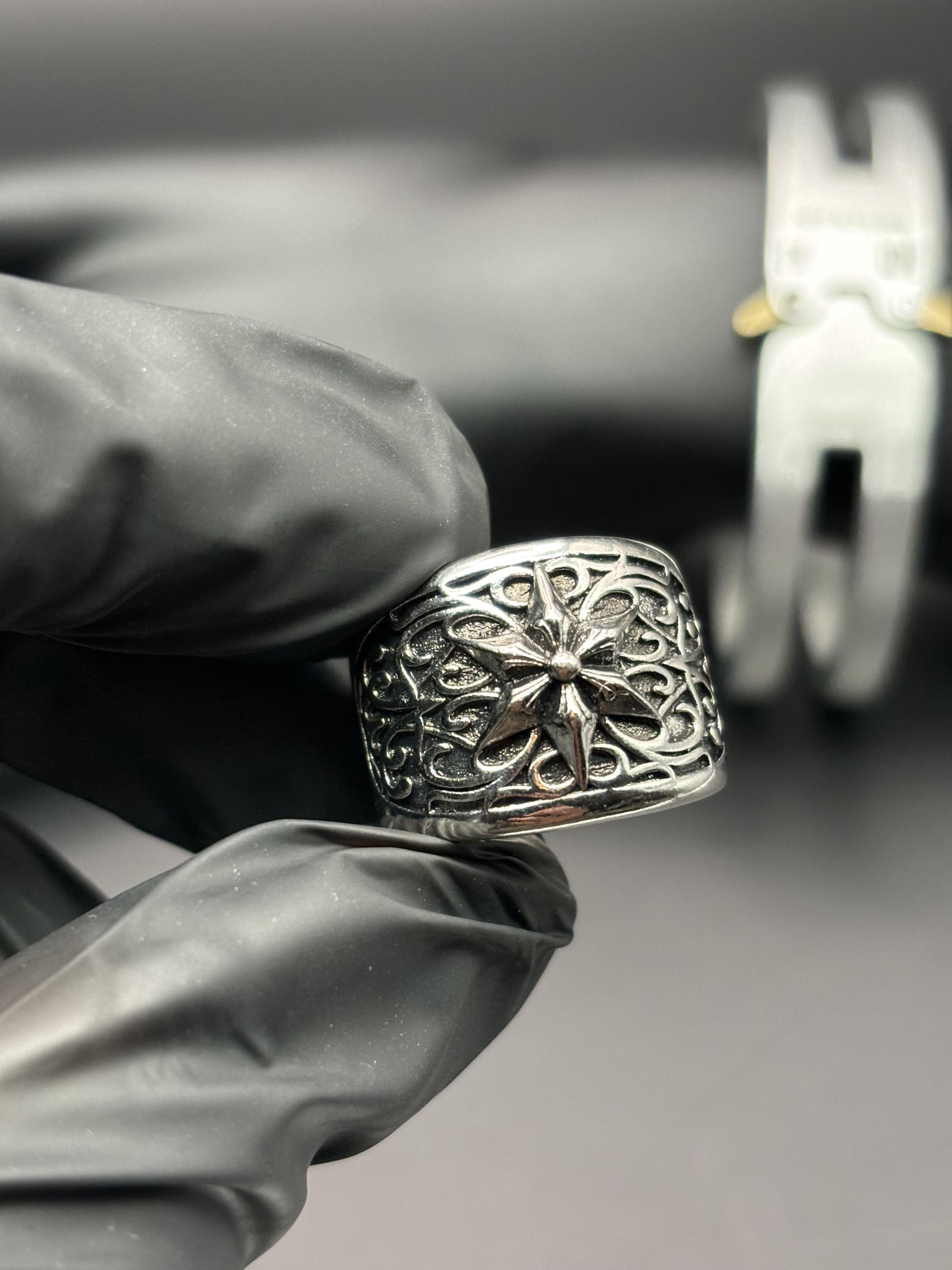 Chrome hearts oval star ring discount