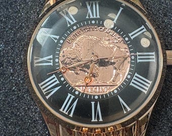 Reloj de pulsera August Steiner CN009RG de cuarzo para hombre con esfera conmemorativa de moneda.