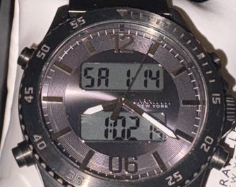 Reloj Caravelle para hombre con doble horario, caja y pulsera de acero inoxidable, esfera gris metalizado, 45b136