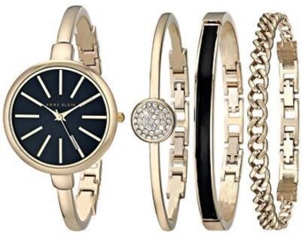 Conjunto de reloj y pulsera tipo brazalete en tono dorado para mujer de Anne Klein, modelo AK/1470GBST