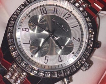 Reloj Caravelle NY para mujer con cronógrafo en tono plateado y pulsera de cristal redondo 43L171 (precio de venta: 150)