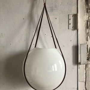 Plant hanger in leather