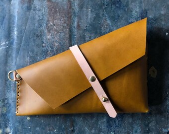 Spring holster clutch in ochre and pink