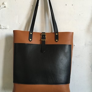 Harbor tote in black and tan