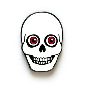 Skull enamel pin