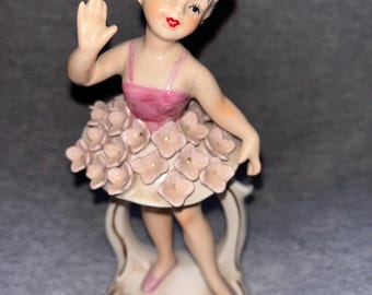 ¿Arte vintage japonés pintado a mano de Lenwile Ardalt? Falda de bailarina japonesa con flores rosas