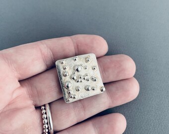SMaddockdesigns Granulated Square Ring Statement