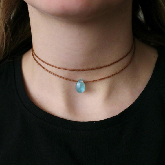Echter Aquamarin Choker, Aquamarin Tropfen an verstellbaren Choker, Aquamarin Kette, Baumwollband, handgemachte Kette; Geburtsstein März