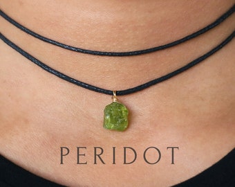 Roher Peridot Choker aus Baumwolle– Nachhaltig, Verstellbar, in Gold oder Silber, Made in Deutschland, Geburtsstein, Edelstein