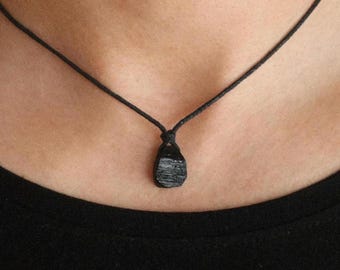 Gargantilla de turmalina en bruto, collar de turmalina negra auténtica, gota de turmalina en bruto, collar de turmalina, turmalina negra en bruto, collar para hombre y mujer