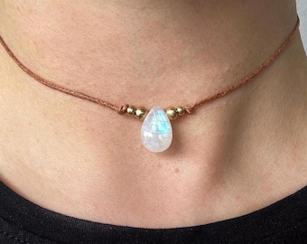 Gargantilla de piedra lunar | Collar de piedras preciosas con cuentas de latón | Protección e intuición | Cordón de algodón ajustable | Hecho a mano