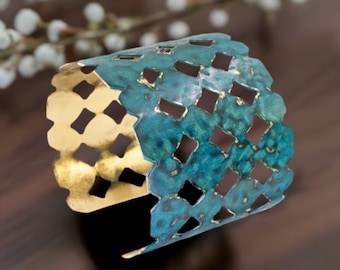 Solid Brass Patina Cuff Bracelet With Joined Circles, Luxury Polished Wide Hammered Brass Cuff With TEAL Verdigris Patina