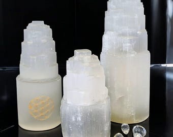 Torre de Lâmpada de Selenita Bruta Feita à Mão: Limpeza Energética Natural (15-25 cm)