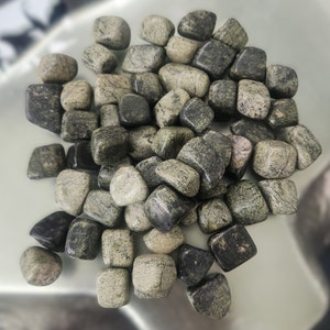 Green Serpentine Tumbled - Natural Pocket Stones - Polished Healing Gemstone - Brazilian Gemstone